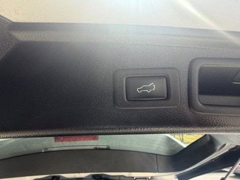 Used 2015 Subaru Forester 2.5i Limited AWD/4WD image 13