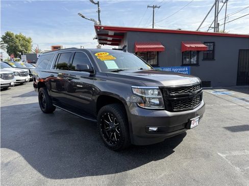 Used 2017 Chevrolet Suburban LT image 63