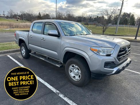 Used 2017 Toyota Tacoma SR image 1