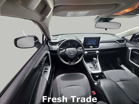 Used 2021 Toyota RAV4 LE AWD/4WD image 11