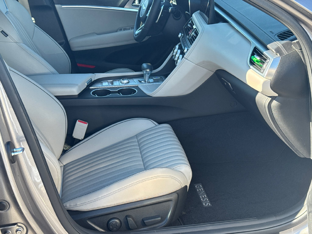 Used 2023 Genesis G70 2.0T w/ Sport Prestige Package RWD image 13