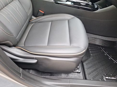 Used 2025 Buick Envista Preferred FWD image 36