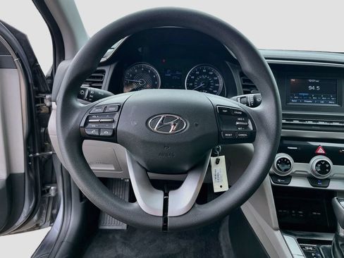 Used 2019 Hyundai Elantra SE FWD image 11