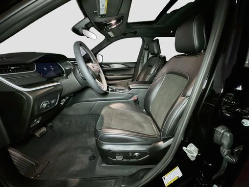 Used 2025 Jeep Grand Cherokee L Altitude AWD/4WD image 21