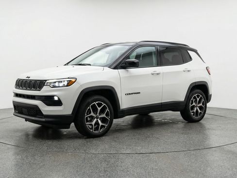 Used 2025 Jeep Compass Limited image 3