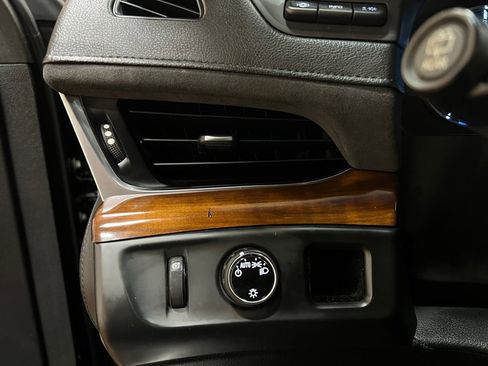 Used 2018 Cadillac Escalade ESV Luxury image 23