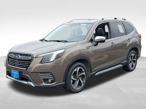 Used 2023 Subaru Forester Touring image 3