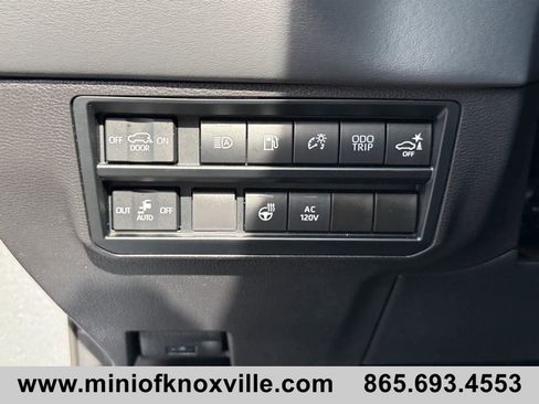 Used 2024 Toyota Sequoia Platinum AWD/4WD image 34
