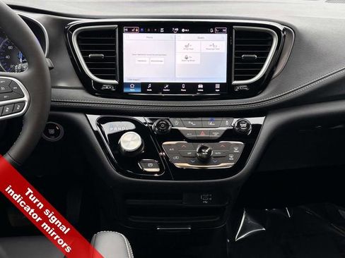 New 2026 Chrysler Pacifica Select image 54