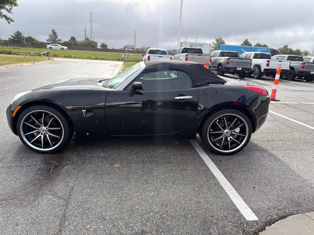 Used 2007 Pontiac Solstice Convertible w/ Premium Package RWD image 6