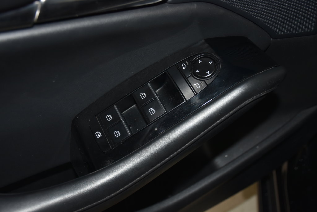 Used 2024 MAZDA MAZDA3 s FWD image 25