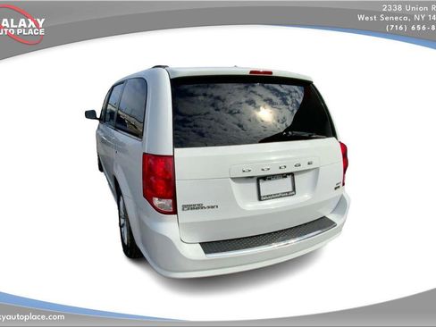 Used 2019 Dodge Grand Caravan SXT image 7