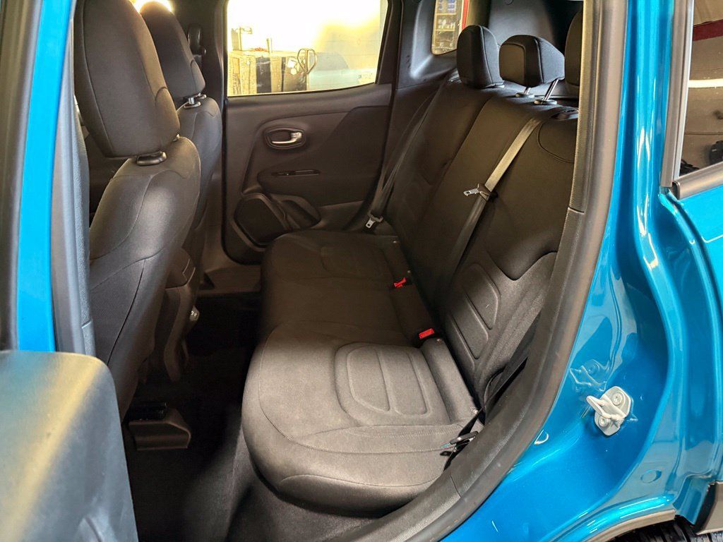 Used 2020 Jeep Renegade Latitude w/ Cold Weather Group AWD/4WD image 27