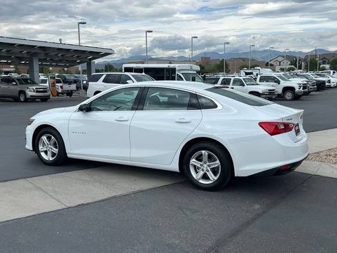 Used 2023 Chevrolet Malibu LS FWD image 3