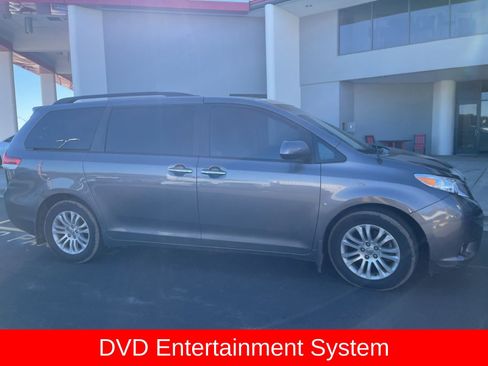 Used 2014 Toyota Sienna XLE image 8