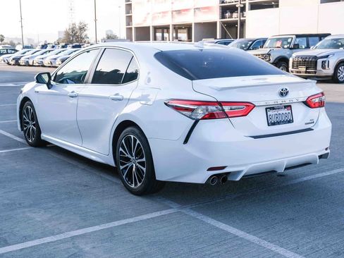 Certified 2020 Toyota Camry SE FWD image 6