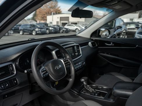 Used 2019 Kia Sorento LX image 6