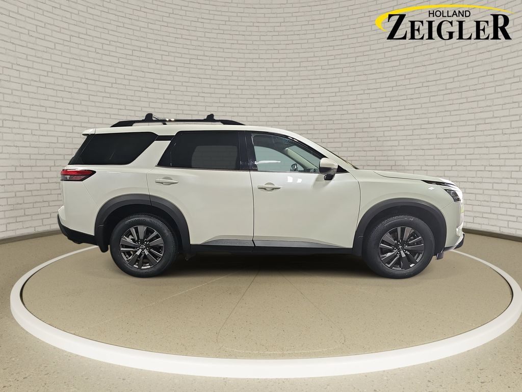 Certified 2024 Nissan Pathfinder SV AWD/4WD image 4