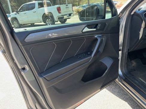 Used 2023 Volkswagen Tiguan SE image 5