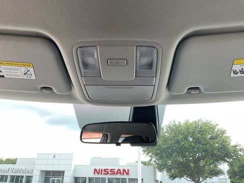 Used 2025 Kia Soul LX w/ LX Technology Package FWD image 10