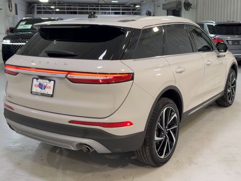 Used 2024 Lincoln Corsair Reserve image 9