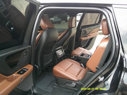 Used 2023 Lincoln Aviator Reserve w/ Equipment Group 201A RWD image 11