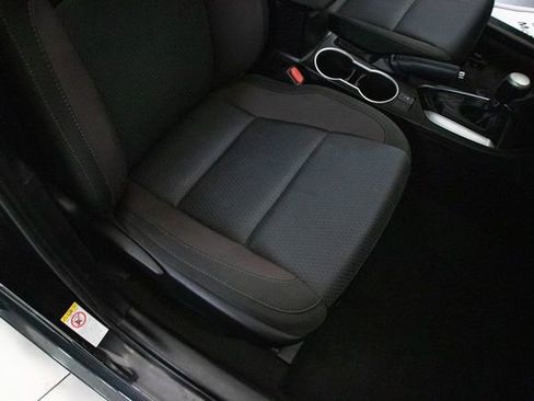 Used 2017 Toyota Corolla LE image 17