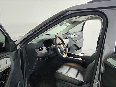 Used 2025 Ford Explorer Active w/ Active Comfort Package AWD/4WD image 16