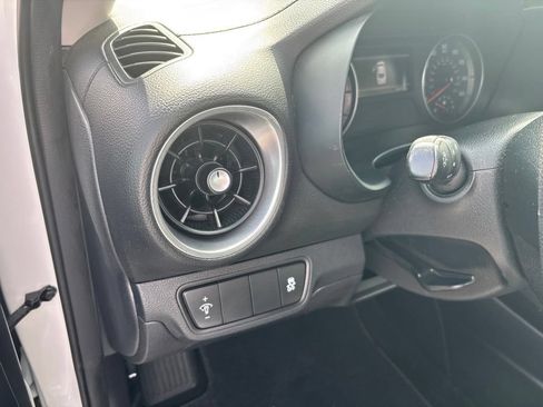 Certified 2022 Kia Forte Sedan FWD image 5