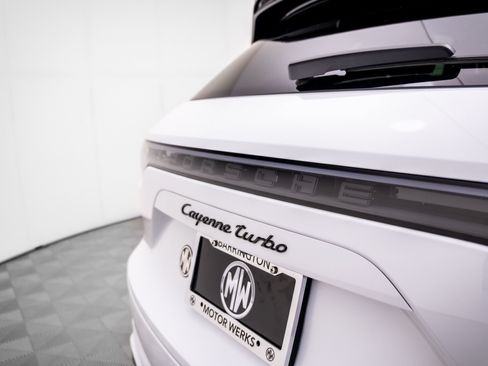 Used 2023 Porsche Cayenne Turbo AWD/4WD image 40