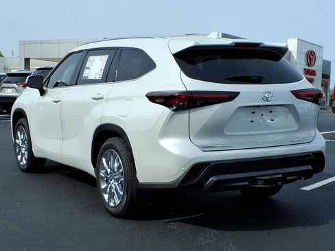 New 2026 Toyota Highlander Limited image 4