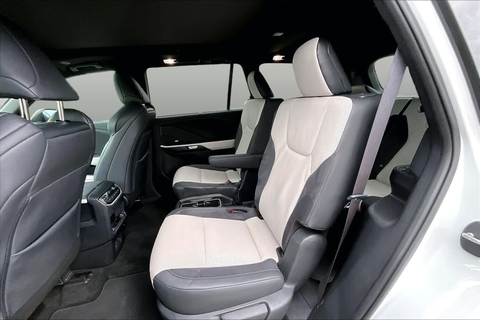 Used 2024 Lexus TX 500h AWD w/ Technology Package image 21