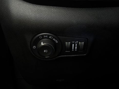 Used 2025 Jeep Compass Limited AWD/4WD image 21