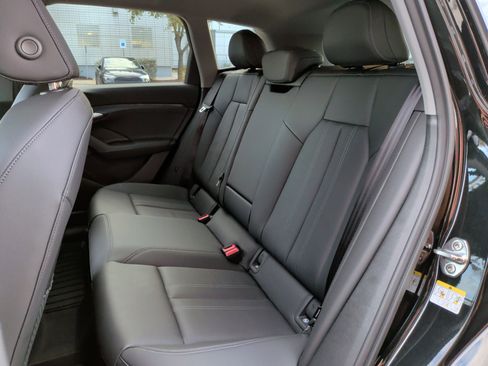 Used 2025 Audi Q6 e-tron Premium w/ Convenience Package image 32