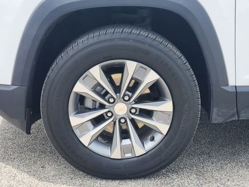 Used 2026 Chevrolet Equinox LT w/ Convenience Package II FWD image 7