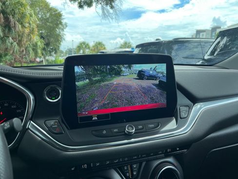 Used 2025 Chevrolet Blazer LT FWD image 24
