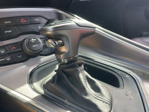 Used 2019 Dodge Challenger SXT image 4