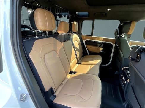 Used 2025 Land Rover Defender 110 V8 AWD/4WD image 23