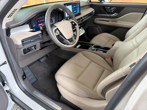 Used 2023 Lincoln Corsair FWD image 2