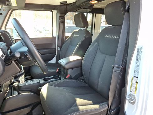 Used 2016 Jeep Wrangler Unlimited Sahara w/ Dual Top Group image 11