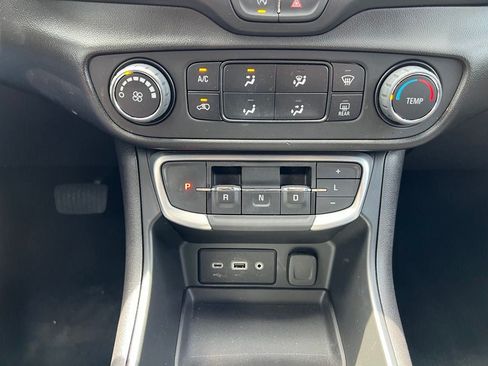 Used 2024 GMC Terrain SLE FWD image 20