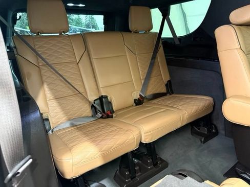 Used 2023 Cadillac Escalade ESV Premium Luxury w/ Performance Package AWD/4WD image 31