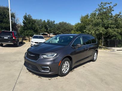 Used 2022 Chrysler Pacifica Touring-L