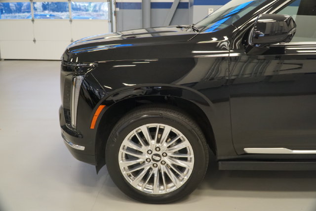 Used 2026 Cadillac Escalade ESV Luxury w/ LPO, Floor Liner Package AWD/4WD image 12