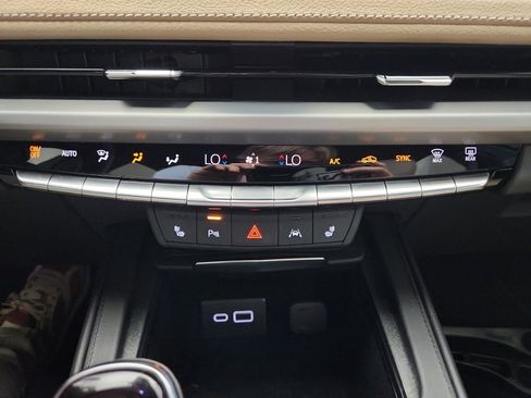 Used 2024 Cadillac XT4 Luxury w/ Cold Weather Package image 24