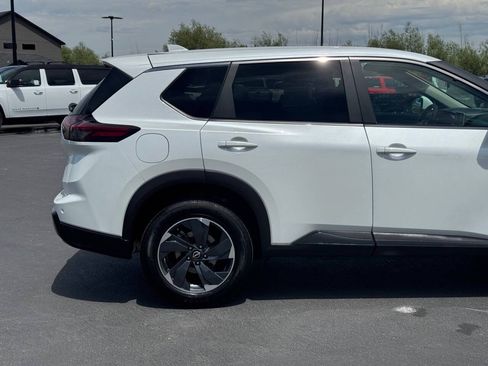 Used 2024 Nissan Rogue SV FWD image 5