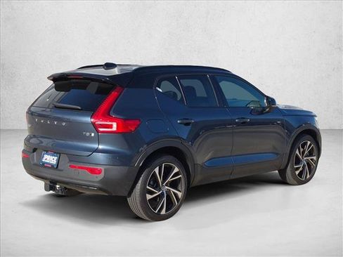Used 2022 Volvo XC40 T5 R-Design w/ Climate Package AWD/4WD image 5
