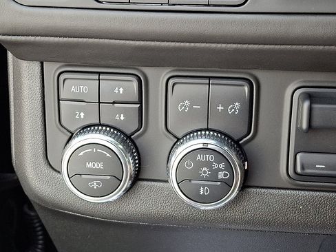 Used 2023 GMC Yukon Denali Ultimate AWD/4WD image 30