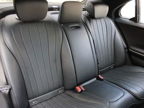 Used 2022 Mercedes-Benz S 500 4MATIC w/ AMG Line Package image 16