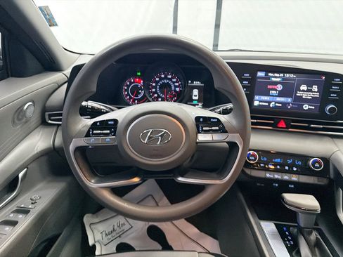 Used 2023 Hyundai Elantra SEL w/ Preferred Accessory Package FWD image 21